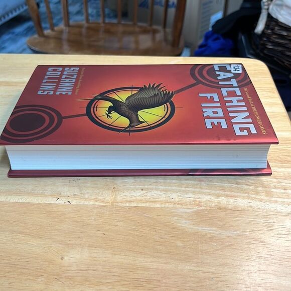 New Hardcover Book Catching Fire Suzanne Collins - Picture 5 of 7